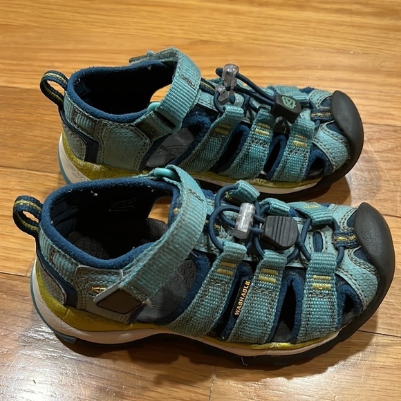 KEEN boys Newport H2O sandals size 9. - Picture 4 of 9
